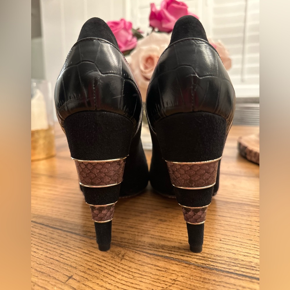 Salvatore Ferragamo black suede snakeskin shoes women size 8